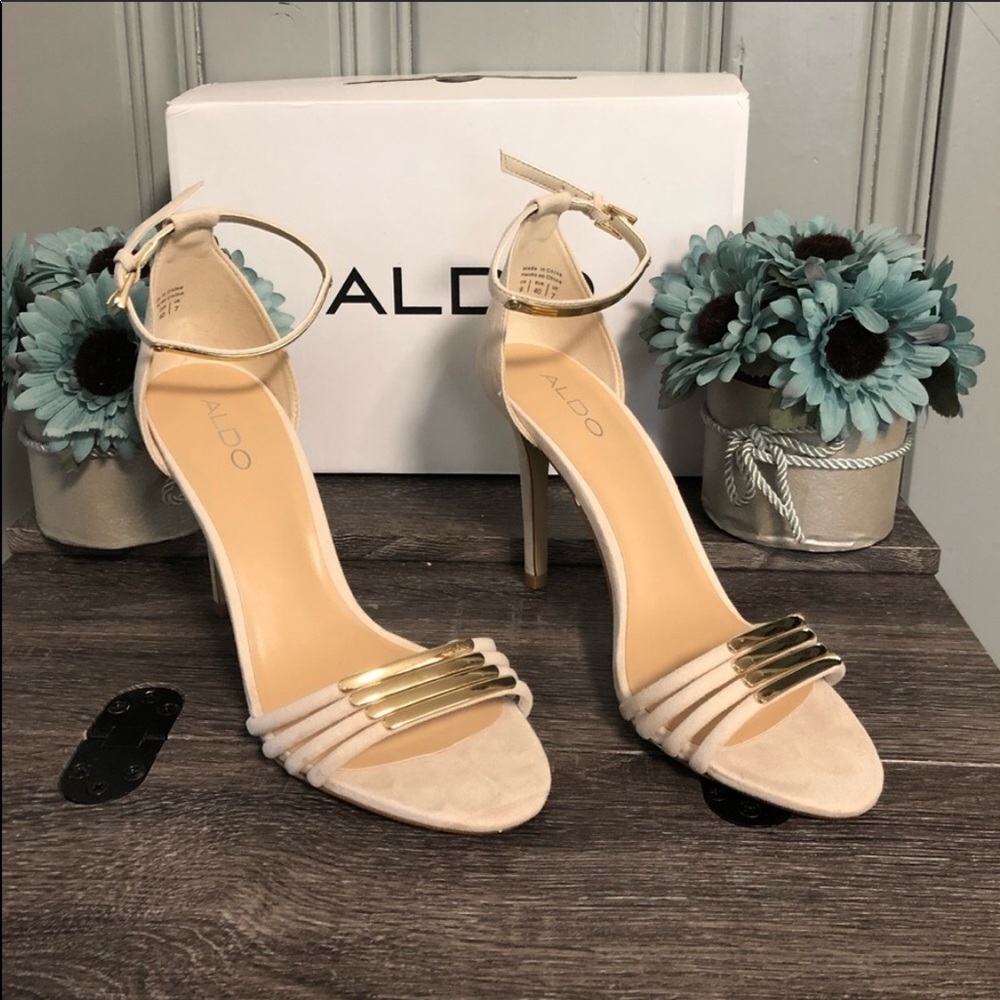 NWT! Nude Aldo heels